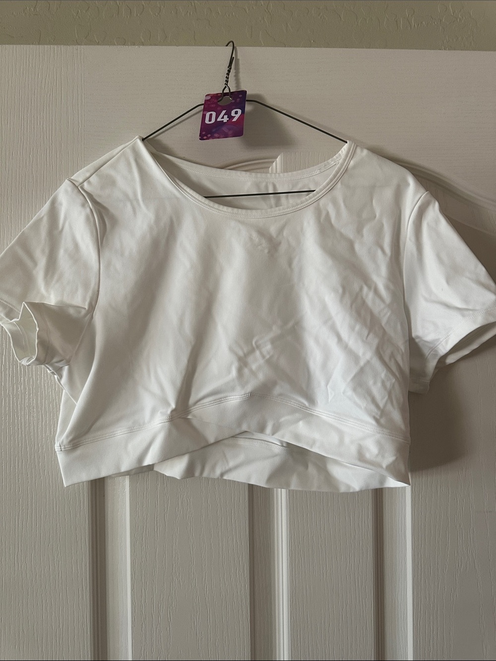 049 HALARA White Cropped Crew Tee